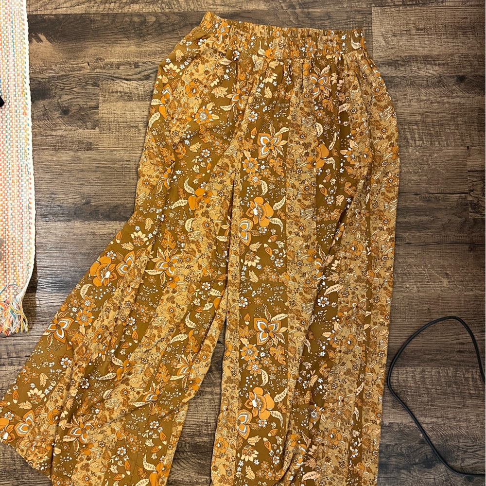 Wide leg floral pants!